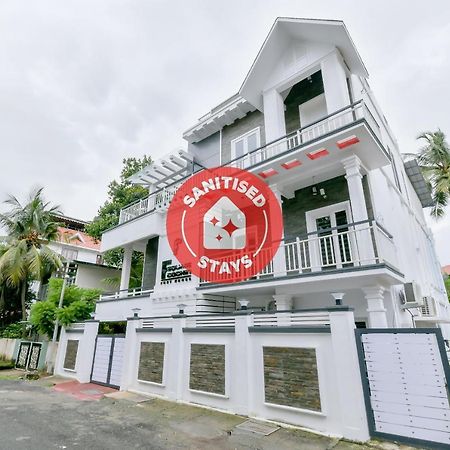 Hotel Vaccinated Staff - Oyo 15973 F Square Kochi Zewnętrze zdjęcie