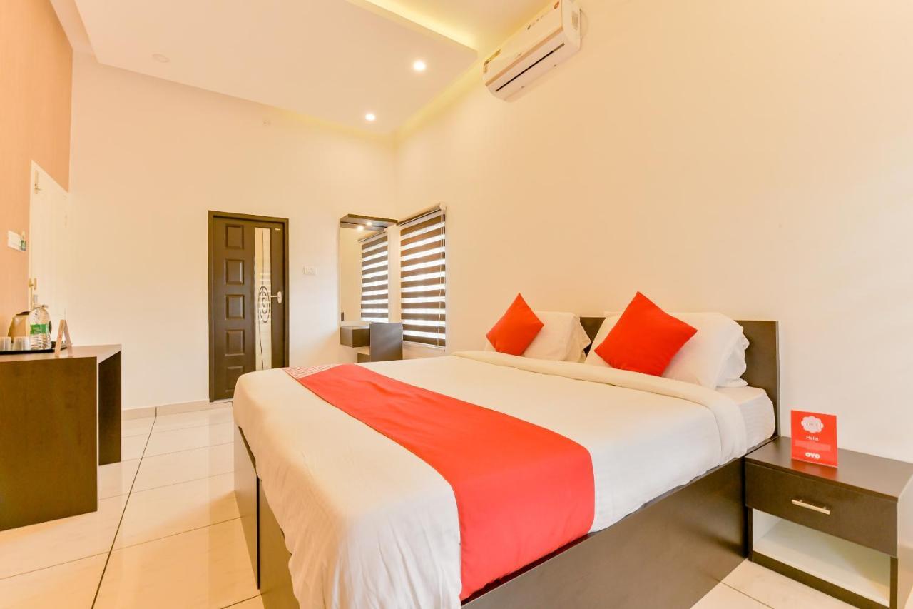 Hotel Vaccinated Staff - Oyo 15973 F Square Kochi Zewnętrze zdjęcie