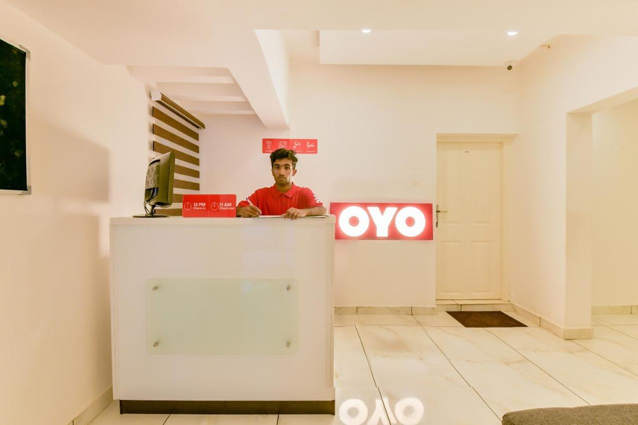 Hotel Vaccinated Staff - Oyo 15973 F Square Kochi Zewnętrze zdjęcie