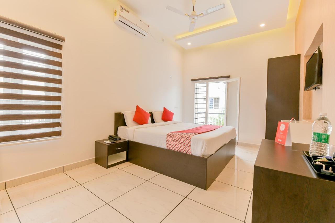 Hotel Vaccinated Staff - Oyo 15973 F Square Kochi Zewnętrze zdjęcie