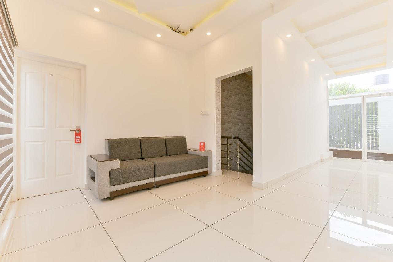 Hotel Vaccinated Staff - Oyo 15973 F Square Kochi Zewnętrze zdjęcie