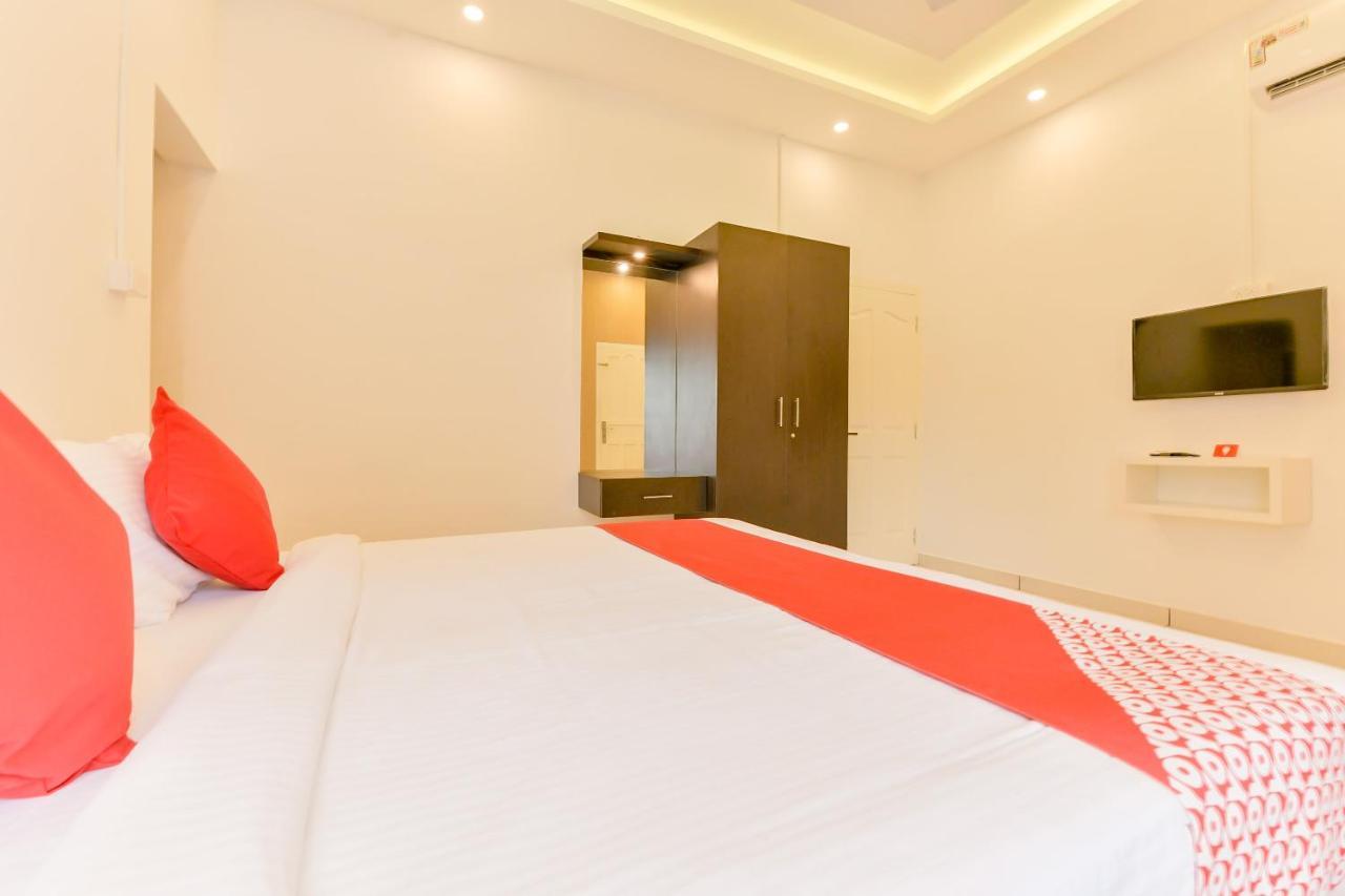 Hotel Vaccinated Staff - Oyo 15973 F Square Kochi Zewnętrze zdjęcie