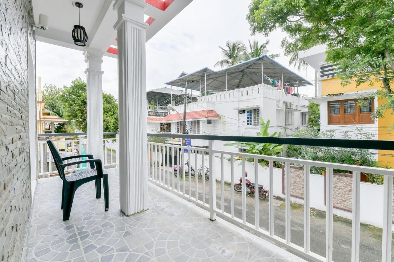Hotel Vaccinated Staff - Oyo 15973 F Square Kochi Zewnętrze zdjęcie
