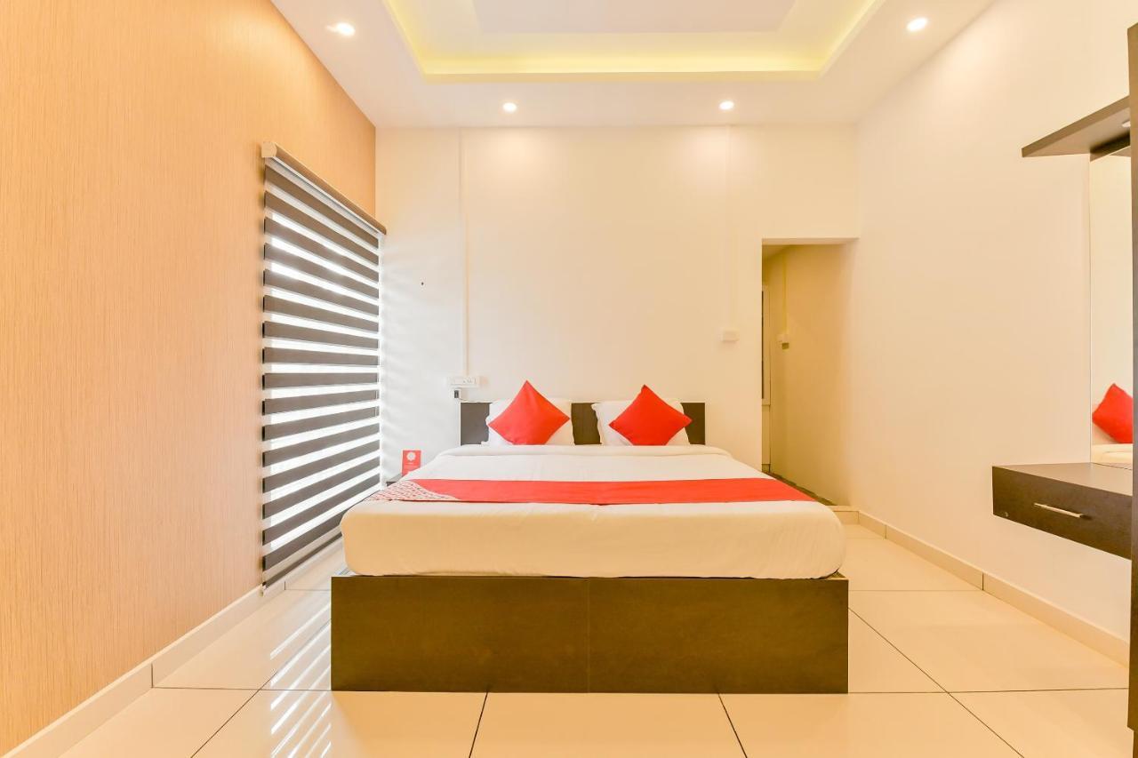 Hotel Vaccinated Staff - Oyo 15973 F Square Kochi Zewnętrze zdjęcie