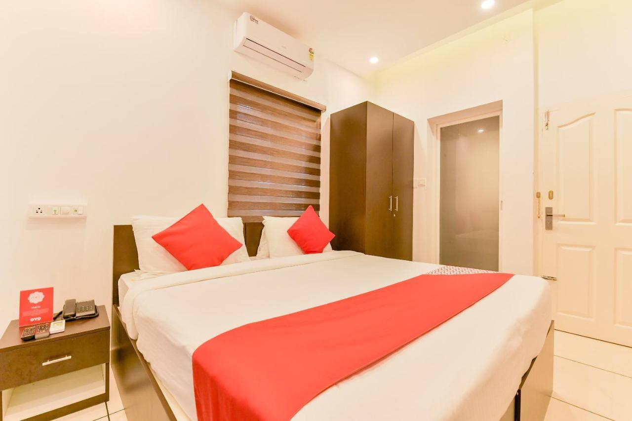 Hotel Vaccinated Staff - Oyo 15973 F Square Kochi Zewnętrze zdjęcie